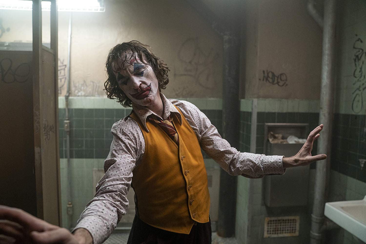 Joker review a mesmerising, disturbing and shocking warning for our times Outtake Magazine